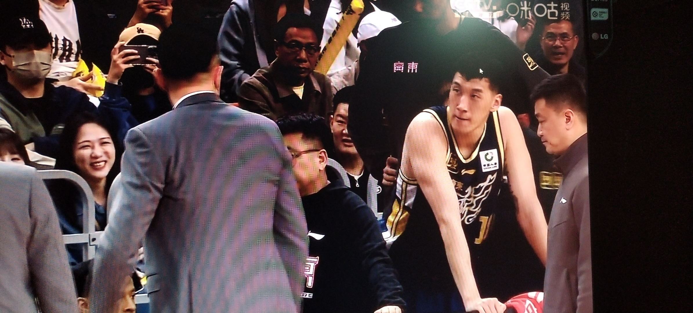 克里夫兰骑士训练开放日，清晨完成体检引欢呼，CBA常规赛在即，资深球员宣示担当的简单介绍